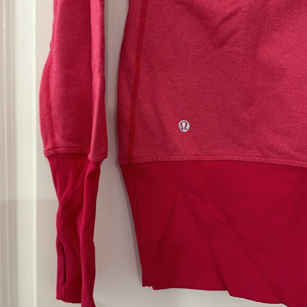 Lightweight Lululemon jacket with hoodie - Picture 3 of 4